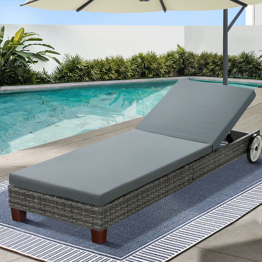 Sun Lounger - Wicker